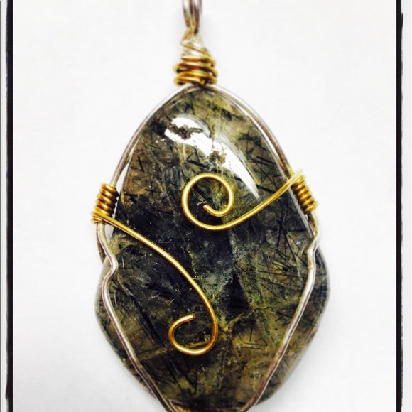 Meet your Posher, Carol! Make an offer!! - Picture 3 of 8